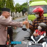 Gandeng Ormas, Kapolres Lampung Tengah Bagi-Bagi Takjil Gratis Untuk Masyarakat Jelang Buka Puasa