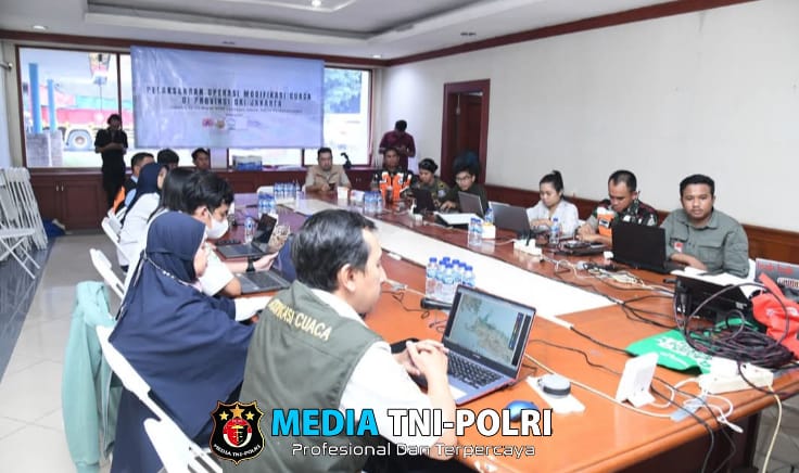 TNI AU AMPUH Beraksi dan Bersinergi dalam Operasi Modifikasi Cuaca untuk Mitigasi Banjir di Jakarta