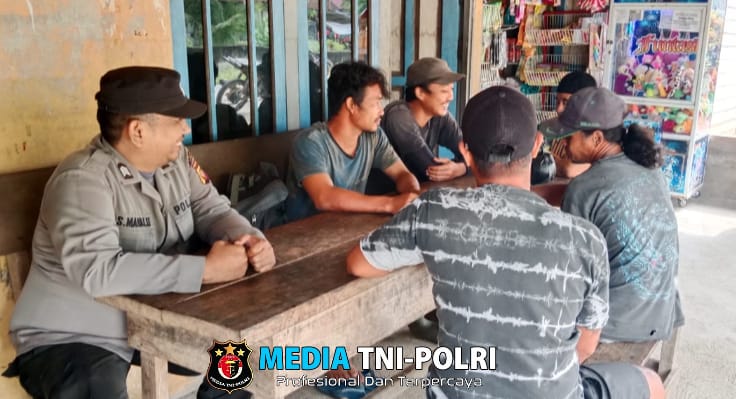 Personel Polsek Air Besar Patroli Dialogis Pastikan Kamtibmas Aman di Wilkumnya