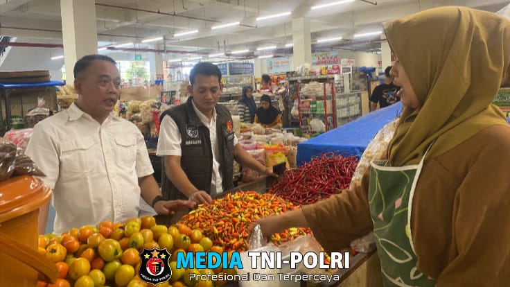 Satgas Pangan Polres Ngawi Sidak Pasar Pantau Harga dan Stok Bapokting Jelang Lebaran