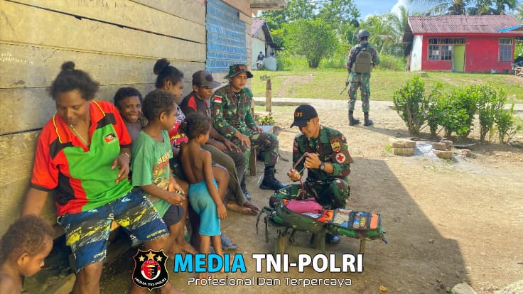 Menjaga Kesehatan Warga, Satgas Yonif 131/BRS Rutin Berikan Pelayanan Kesehatan Kepada Masyarakat Kampung Mosso Papua
