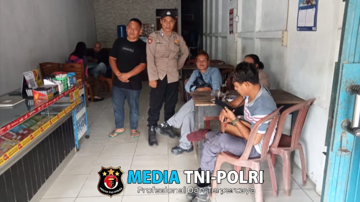 Personil Polsek Sengah Temila Laksanakan Patroli Dialogis, Sampaikan Pesan Kamtibmas