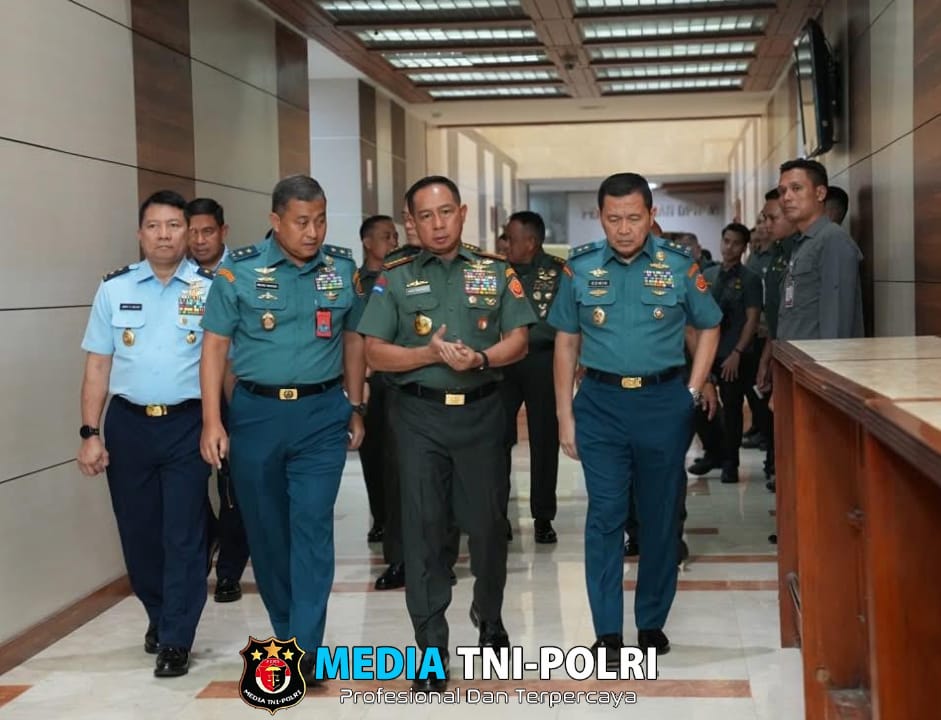 Dirkumad Dampingi Kepala Staf Angkatan Darat dalam Rapat Dengar Pendapat dengan Komisi I DPR