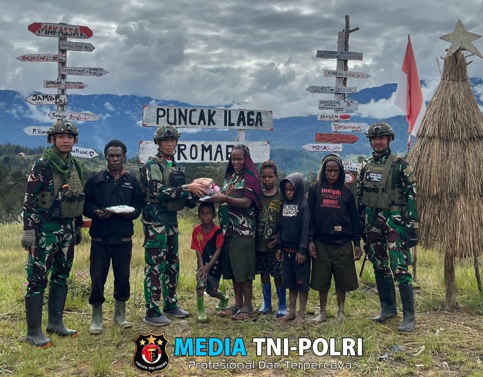 Dukung Program Ketahanan Pangan, Danpos Eromaga Satgas 700 Bagikan Bibit Jagung