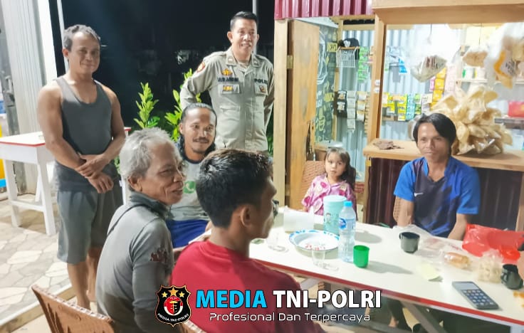 Patroli Malam Minggu, Polsek Sebangki Pererat Silaturahmi dengan Warga