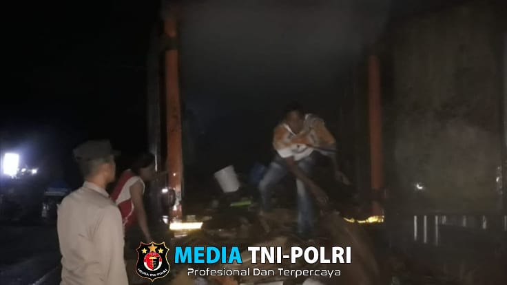 Polsek Semaka Identifikasi Kebakaran Truk di Jalinbar Sedayu