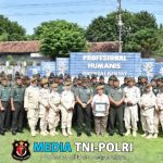 Kodim 0825/Banyuwangi Laksanakan Upacara Bendera 17 Maret 2025, Pelepasan PNS Pensiun, dan Pemberian Bingkisan Lebaran