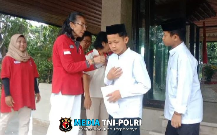 Yayasan RBTI Salurkan Bantuan Sembako dan Santunan Anak Yatim di Hari Haul Bung Hatta ke-45