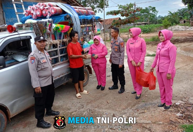 4 Hari Sebelum Gugur Dalam Tugas, Kapolsek Negara Batin Bagikan Takjil Ke Masyarakat
