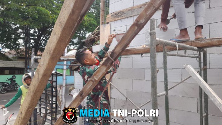 Kedekatan Babinsa Koramil 0819/07 Lekok dengan Warga Diwilayah Binaannya