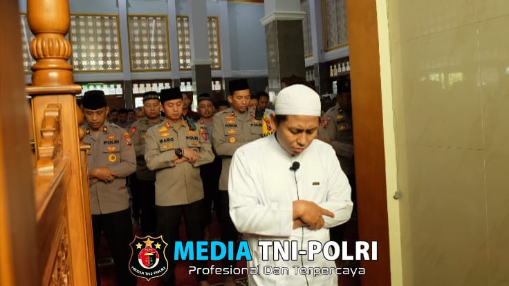 Polres Bojonegoro Gelar Shalat Gaib dan Doa Bersama untuk Tiga Anggota Polri yang Gugur di Lampung