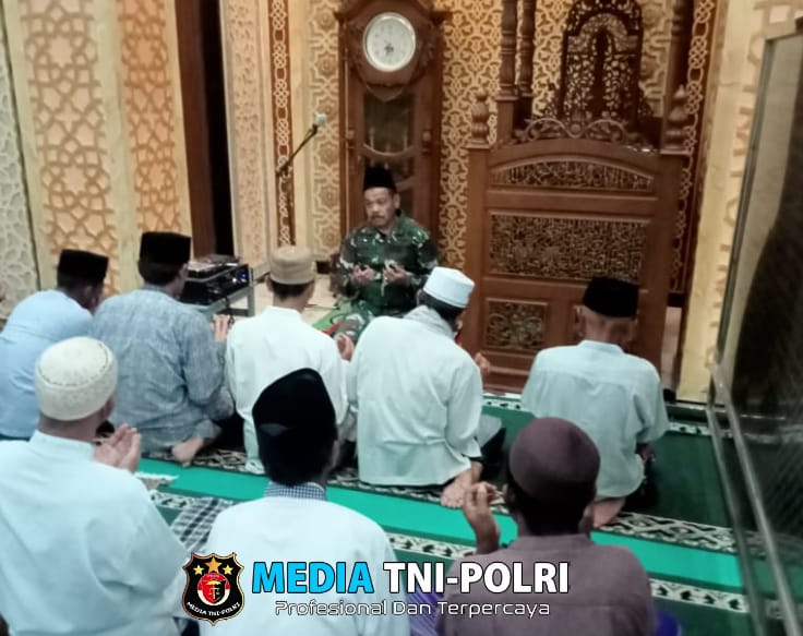 Sinergi TNI dan Masyarakat: Sholat Tarawih Bersama dalam TMMD Ke-123 di Lumajang
