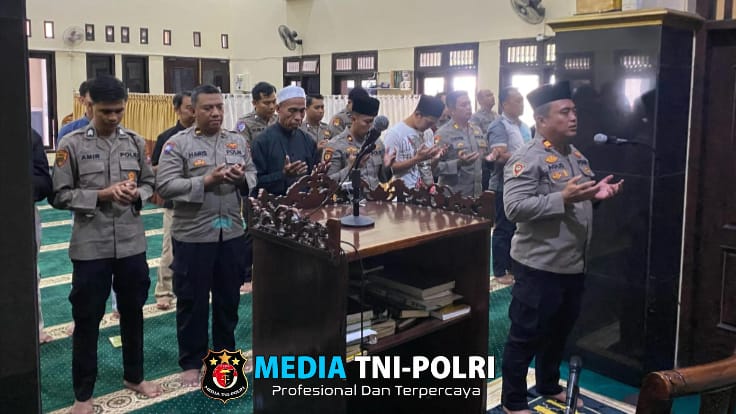 Polres Malang Gelar Salat Ghaib untuk 3 Anggota Polri yang Gugur di Way Kanan