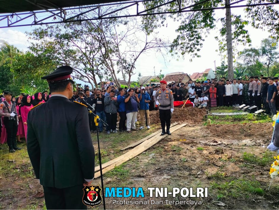Suasana Haru Pemakaman Briptu Anumerta Ghalib yang Gugur Saat Bertugas
