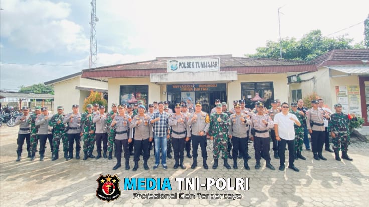 Komitmen Kuatkan Sinergitas TNI-Polri, Kapolres Tulang Bawang Barat Pimpin Apel Bersama di Polsek Tumijajar