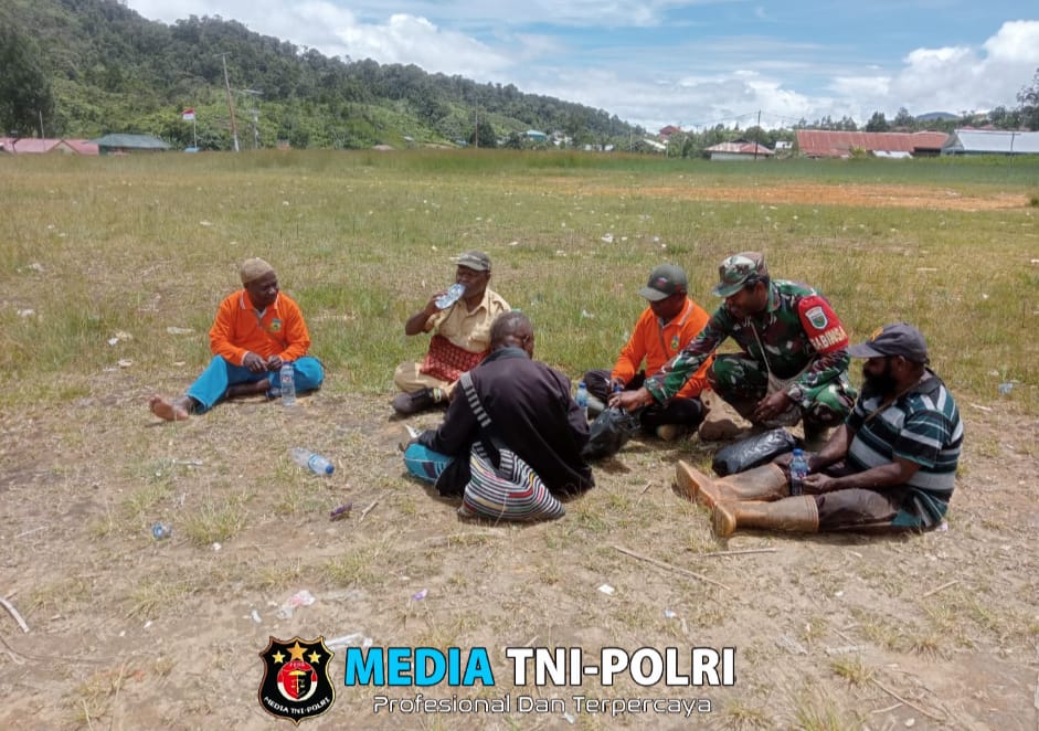 Babinsa Koramil1705-06/Mapia Melaksanakan Komsos dengan Warga Binaan
