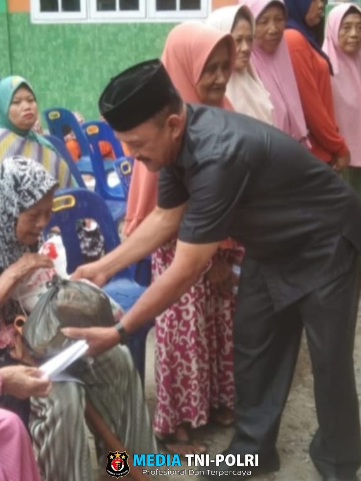 Anggota DPRD Langkat dari fraksi PKS Berbagi Kepada Masyarakat Secanggang