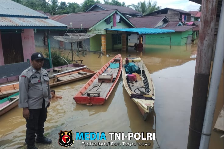 Polsek Kuala Behe Laksanakan Patroli Dampak Banjir, Himbaukan Warga Untuk Selalu Waspada