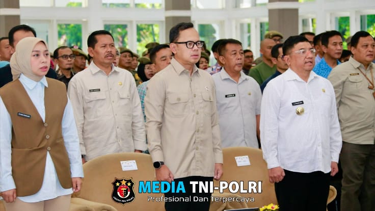 Diskusi Bersama Pemkab dan Forkopimda Garut, Wamendagri Bima Arya Jelaskan Perlunya Sinkronisasi Pusat dan Daerah