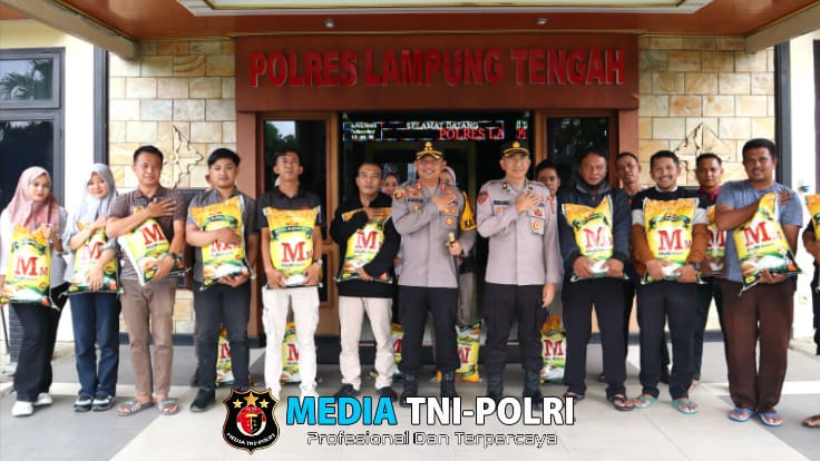 Berkah Ramadhan, Kapolres Lampung Tengah Berikan Bansos untuk Para PHL