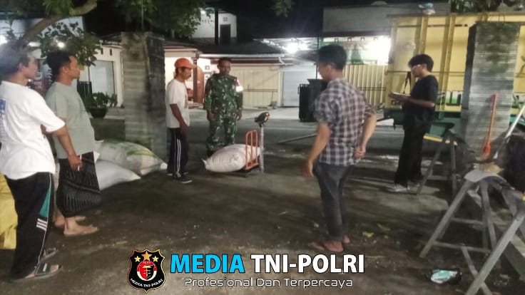 Semangat Tak Berbatas, Babinsa dan Bulog Wilayah Blitar Mendampingi Penyerapan Gabah Petani