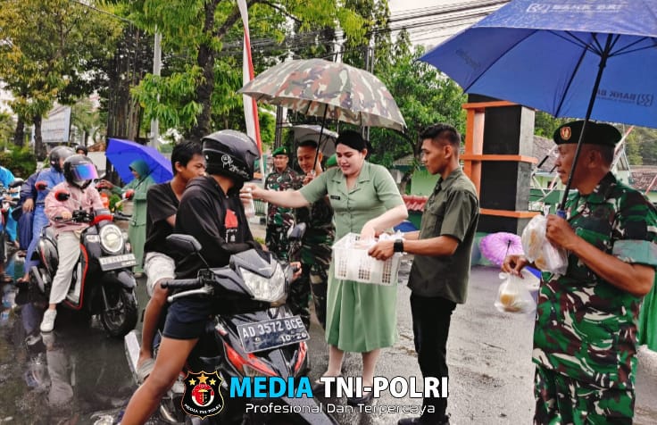 Berbagi di Bulan Suci, Kodim Sragen Bagikan Ratusan Takjil
