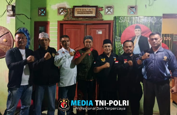 Kaperwil Sejawa Barat dan Kabiro Bekasi Raya Bukber Bersama Abah Tenor Pimpinan Pusat Media TNI POLRI