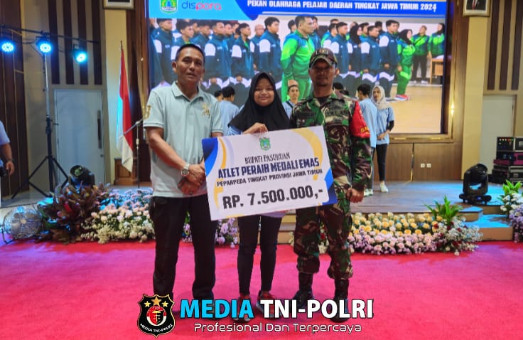 Vanesya Putri Dari Sertu Unang Terima Penghargaan Dari Bupati Pasuruan