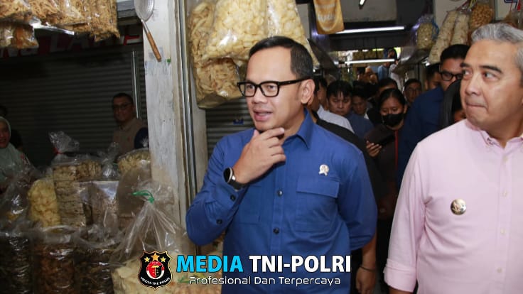 Cek Harga Pangan di Pasar Kosambi Bandung, Wamendagri Bima: Secara Keseluruhan Tidak Ada Gejolak Harga
