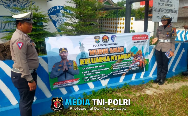 Masuki Masa Mudik Lebaran 2025, Polisi Pasang Banner Himbauan Keselamatan di Titik Strategis Pringsewu