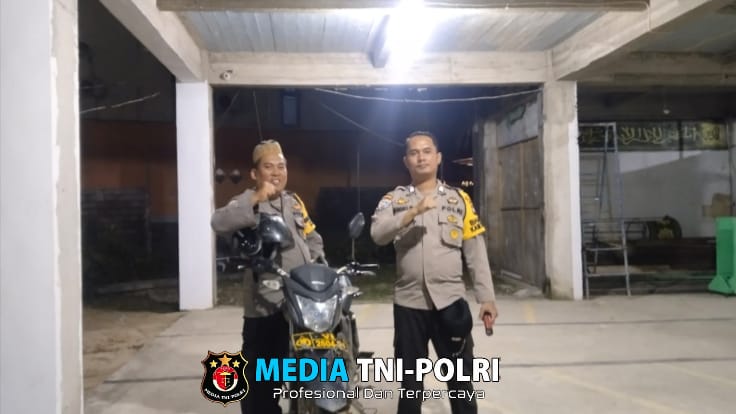 Polsek Ngabang Laksanakan Pengamanan Sholat Tarawih Untuk Ciptakan Situasi yang Aman
