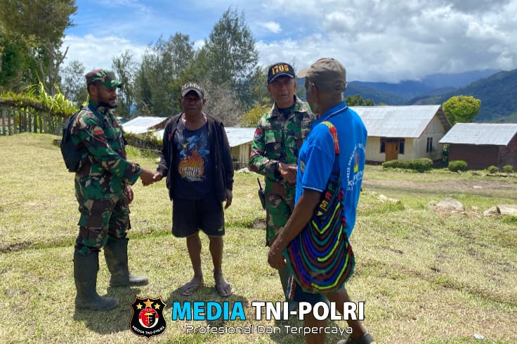 Danramil dan Babinsa koramil 1705-05/Homeyo Laksanakan Komunikasi Sosial (KOMSOS) dengan Warga di Kampung Pogapa