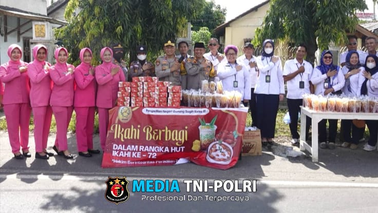 Berbagi Takjil Bersama Pengadilan Negeri Gunung Sugih, Kapolres Lampung Tengah : Wujud Sinergitas Antar Lembaga