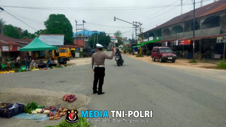Antisipasi Kemacetan Dan Laka Lantas, Personil Polsek Laksanakan Strong Point