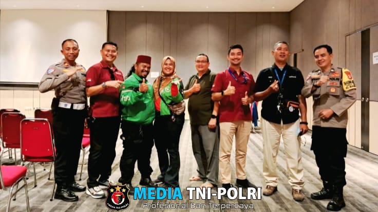 Polsek Cikarang Selatan Bersama Menejemen Lippo Cikarang Giat Sosialisasi Tertib Berlalulintas Kepada Ojek Online
