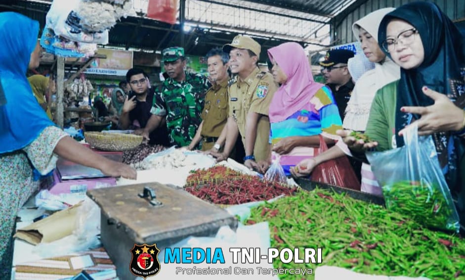 Bupati Pringsewu Pantau Ketersediaan Bahan Pokok di Pasar Gading