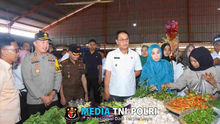 Jelang Hari Raya Idul Fitri, Polres Tulang Bawang Barat Bersama Forkopimda Cek Harga dan Ketersediaan Sembako di Pasar