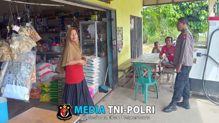 Jalin Komunikasi Kamtibmas, Personil Polsek Mandor Laksanakan Patroli Dialogis