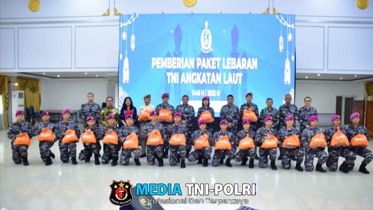 Danpasmar 1 Ikuti Acara Penyerahan Paket Lebaran Prajurit Korps Marinir
