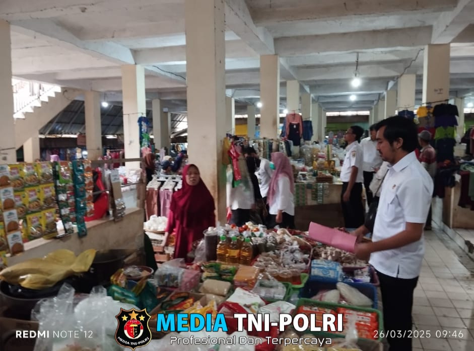 Satreskrim Polres Tanggamus dan Dinas Koperindag Sidak Pasar Gisting, Pastikan Stok Bahan Pokok Aman