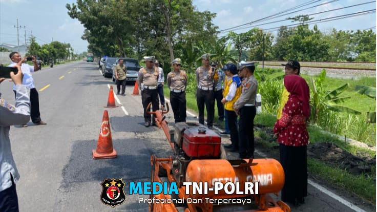 Polres Nganjuk Gelar Patroli Jalur Black Spot dan Mitigasi Palang Pintu KA Jelang Puncak Arus Mudik