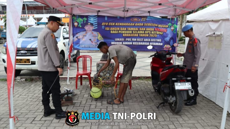 Pos Pelayanan Gisting Polres Tanggamus Sediakan Tambal Ban dan Isi Angin Gratis Bagi Pemudik
