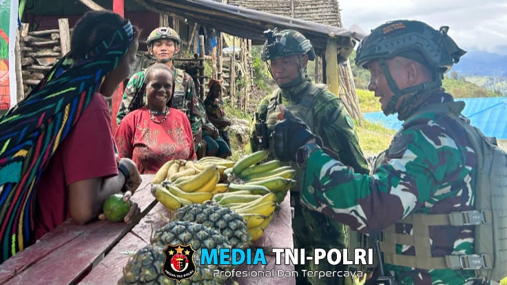 Pos Satgas TNI di Pintu Jawa Jadi Pasar Dadakan, Ramai Dikunjungi Mama-Mama Kampung Gelegi