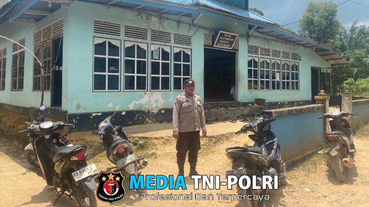 Personil Polsek Meranti Amankan Ibadah Sholat Jumat di Masjid Silaturahim