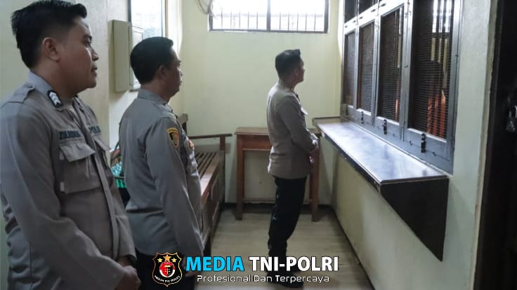 Kapolres Nganjuk Cek Ruang Tahanan, Pastikan Keamanan dan Beri Semangat untuk Tahanan