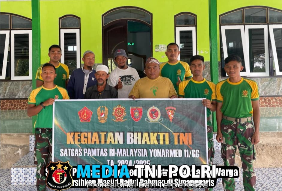 Satgas Pamtas Yonarmed 11 Kostrad Bersama Warga Bersihkan Masjid Baitul Rahman di Simanggaris