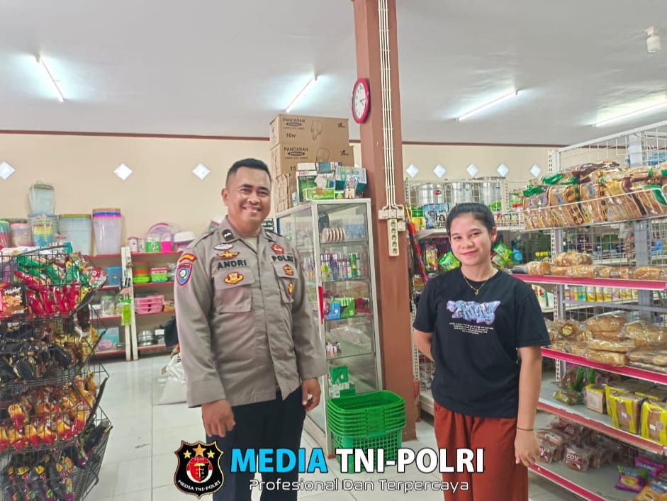 Kanit Binmas Polsek Kuala Behe Lakukan Patroli Rutin Sampaikan Imbauan Kamtibmas Kepada Warga