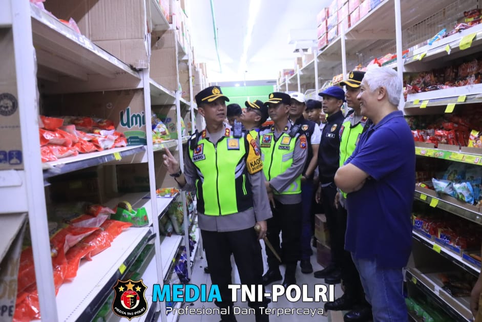 Sidak Supermarket Jelang Lebaran, Kapolres Bojonegoro Pastikan Bapokting Aman