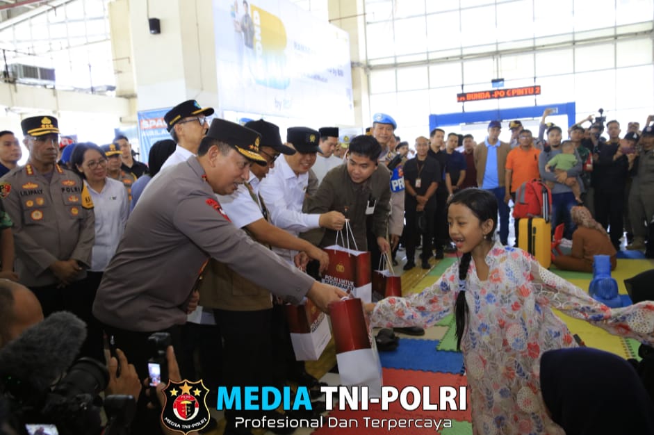 Tinjau Terminal Pulo Gebang, Kapolri Perintahkan Petugas Persiapkan Skema Rekayasa Lalu Lintas