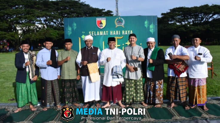 Korem 083/Bdj Gelar Sholat Idul Fitri 1 Syawal 1446 H di Lapangan Parade Rampal